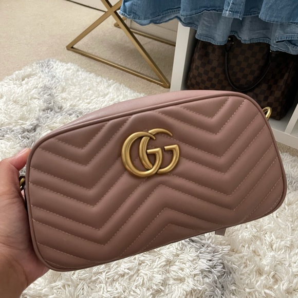 Gucci GG MARMONT SMALL MATELASSÉ SHOULDER BAG - Picture 3 of 9